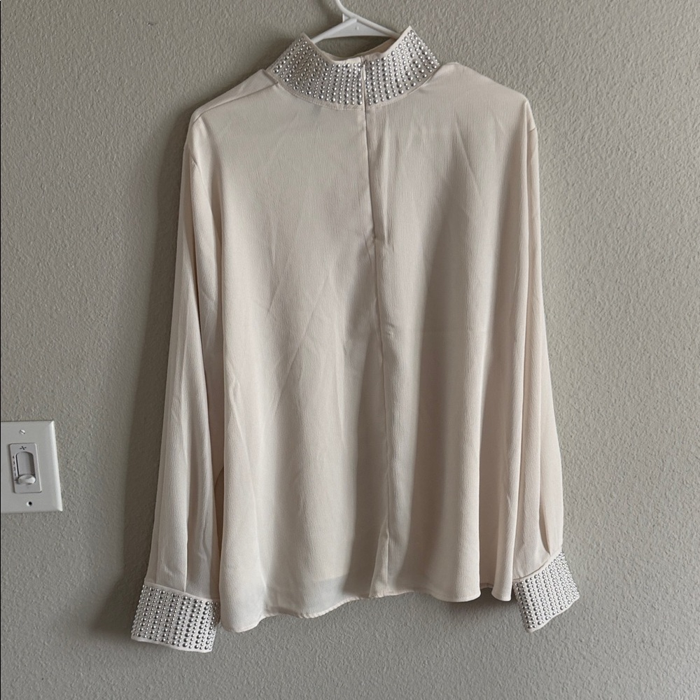 H&M Cream Long-Sleeve Blouse with Embellished Cuffs and Collar - Picture 4 of 6